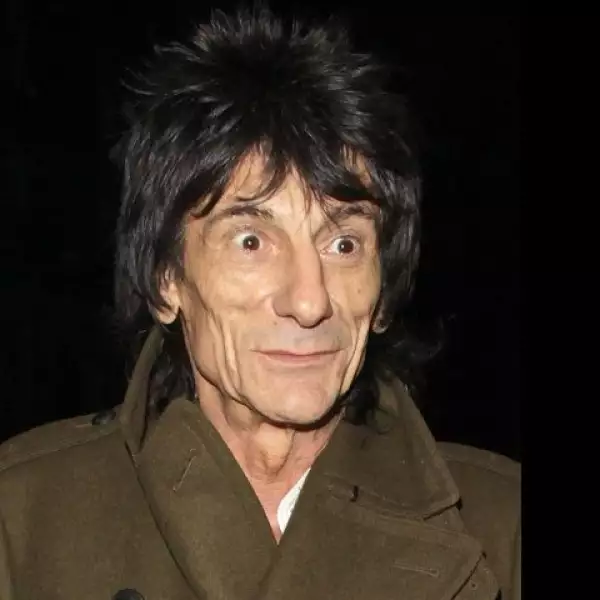 El guitarrista de los Rolling Stones, Ronnie Wood fue arrestado por presunta agresión en relación con un incidente doméstico.