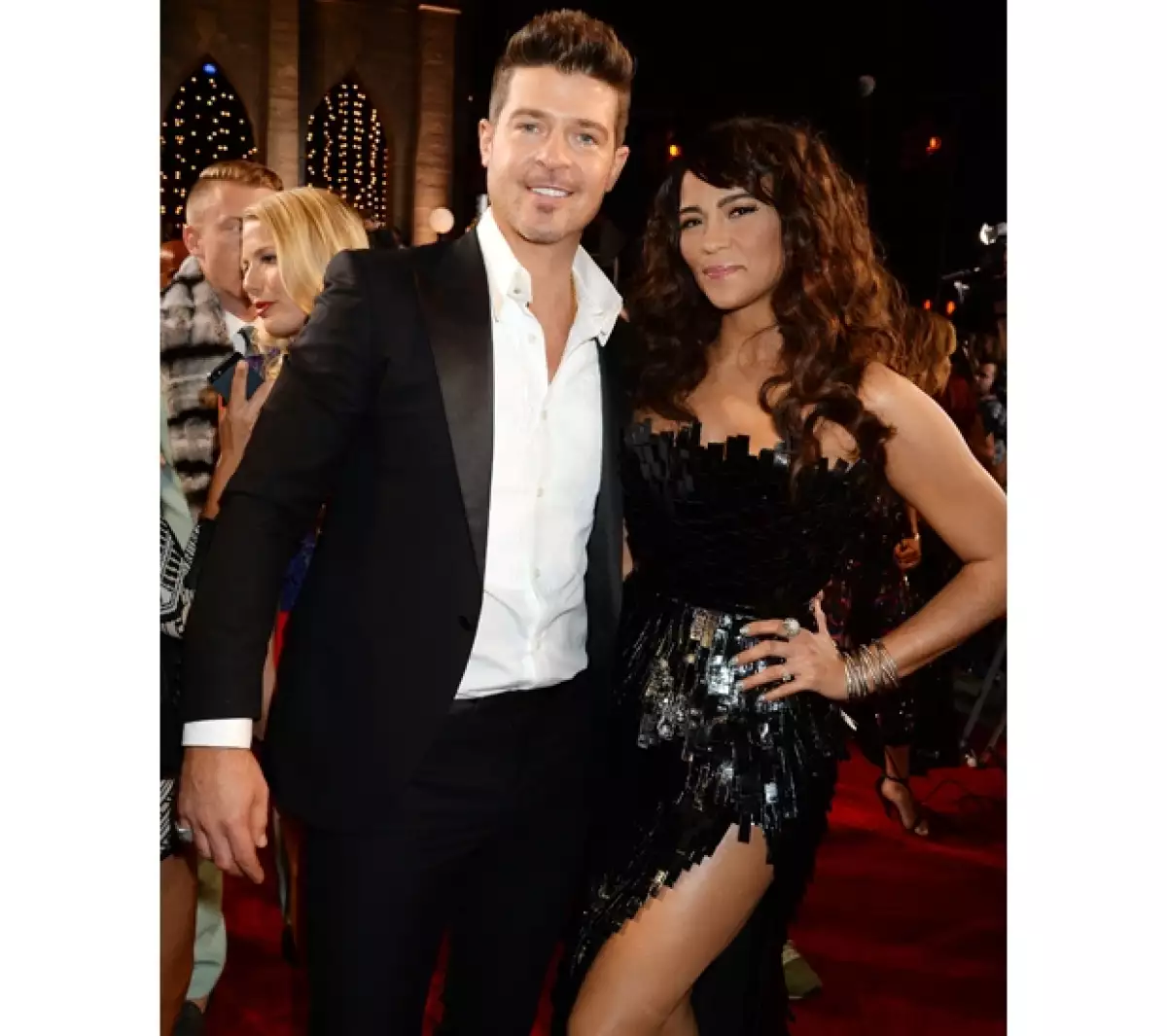 Una socialité neoyorquina de nombre Lana Scolaro publicó en su Instagram una fotografía con el cantante, en la que por el reflejo de un espejo puede verse su mano tocando el trasero de la rubia.