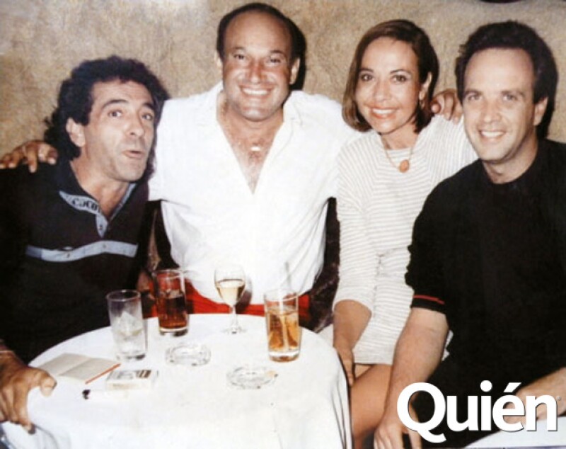 Césarman con un grupo de amigos.