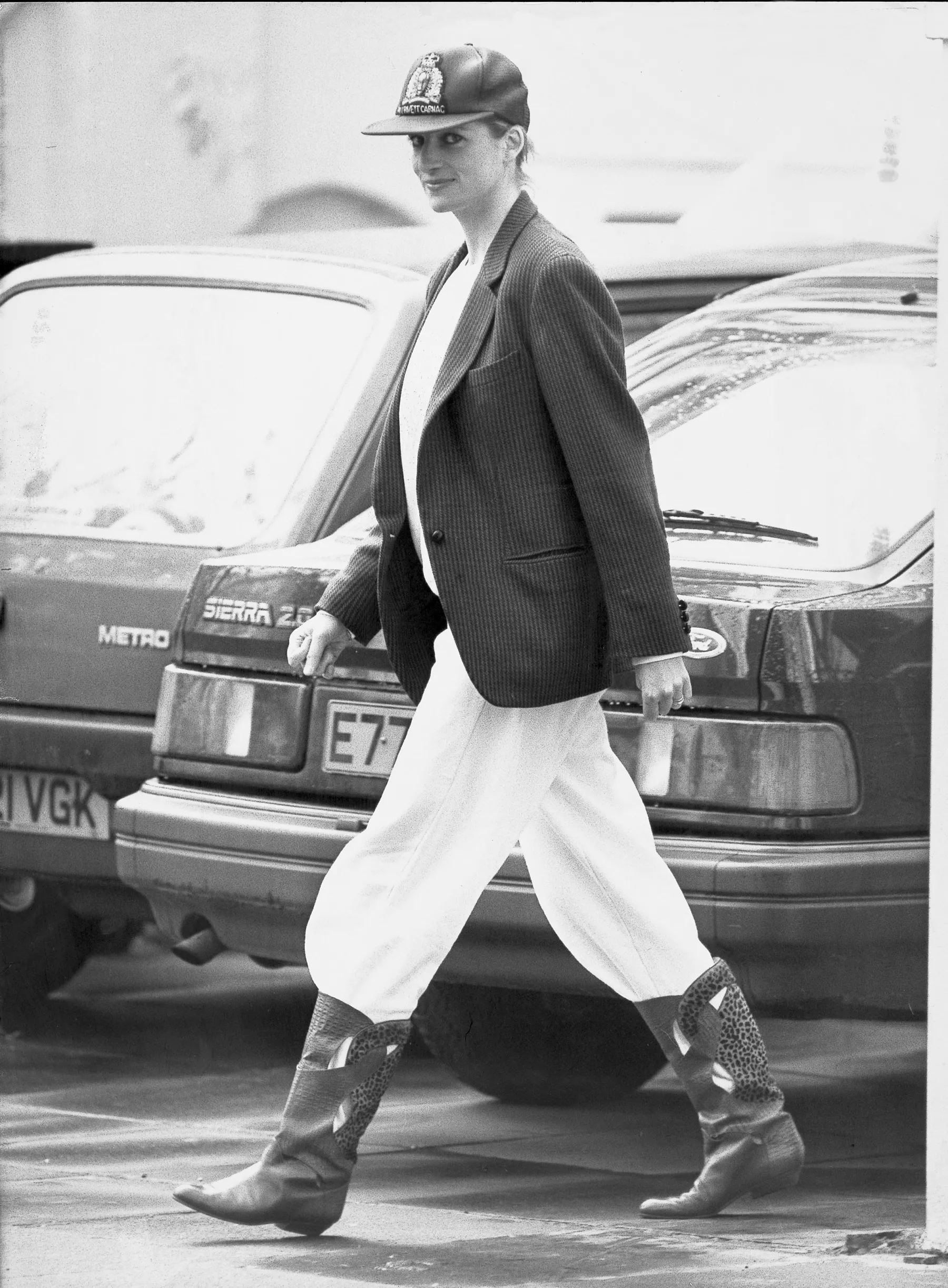 Diana Princess Of Wales Alone - April 1989 First Day Back At Kindergarten For Prince Harry. Diana Wearing Basketball Hat And Cowboy Boots Drove Him. ...royalty
