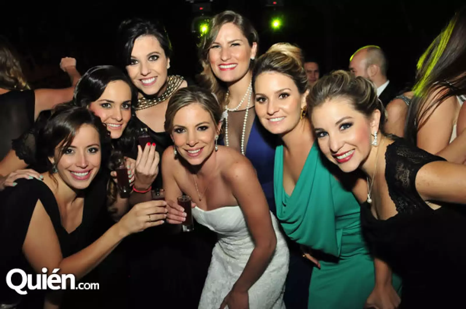 Fabiola con sus mejores amigas
