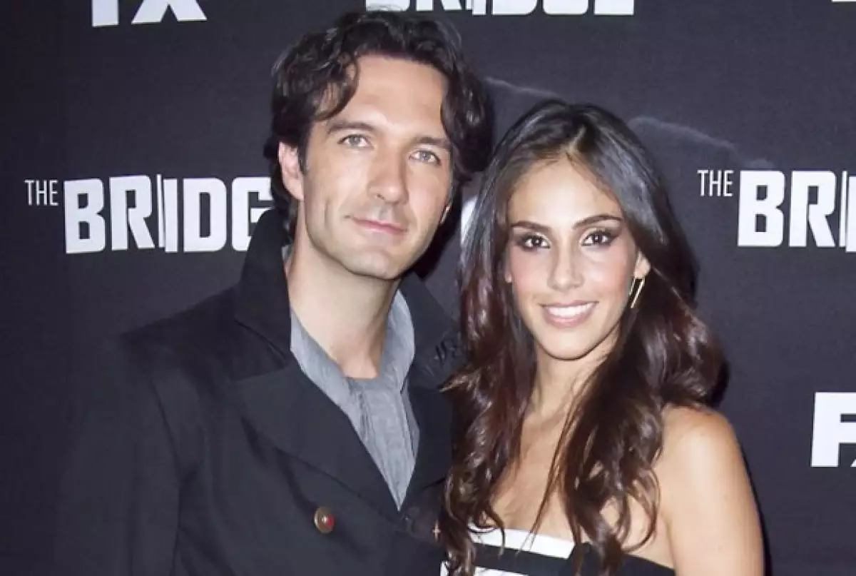 La actriz reveló cómo fue la romántica propuesta de matrimonio de su novio, Leonardo de Lozanne indicó que quieren una boda íntima y confesó que no esperarán mucho para ser padres.