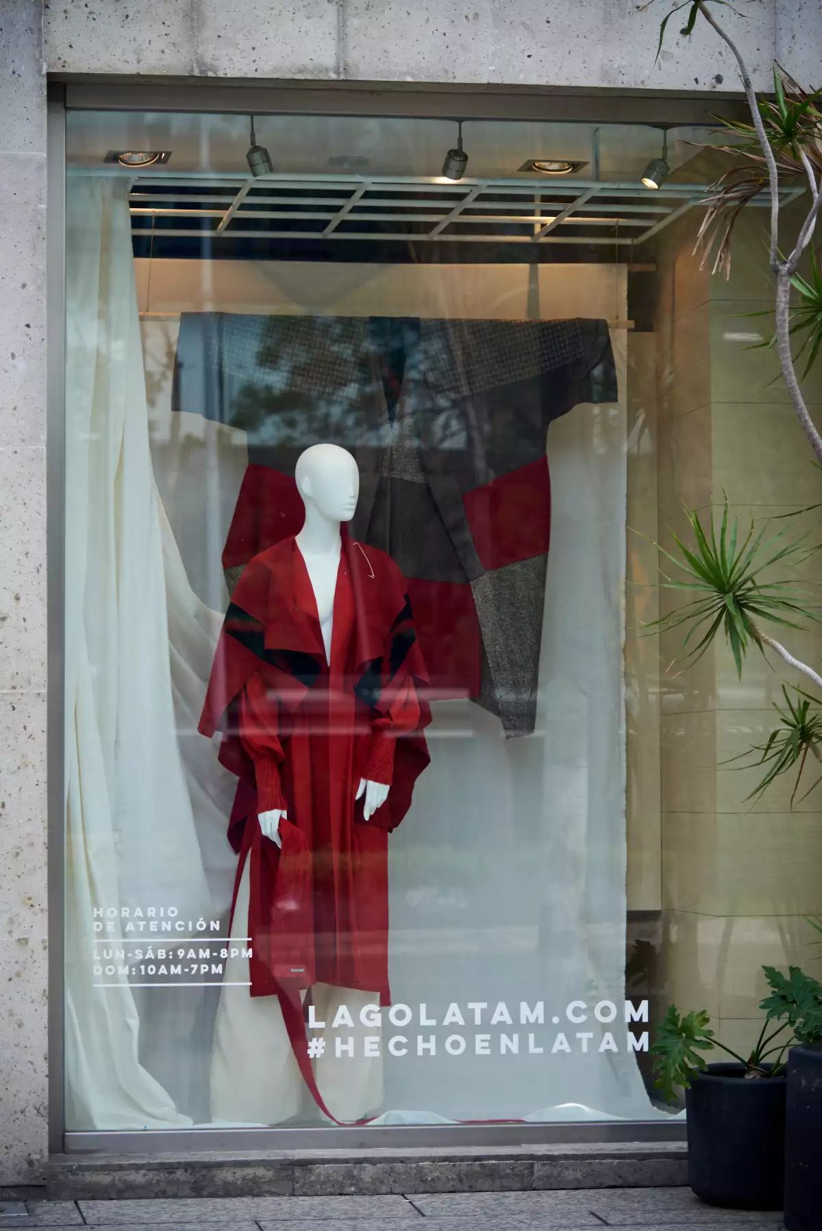 Adriana SantacruzLAGO