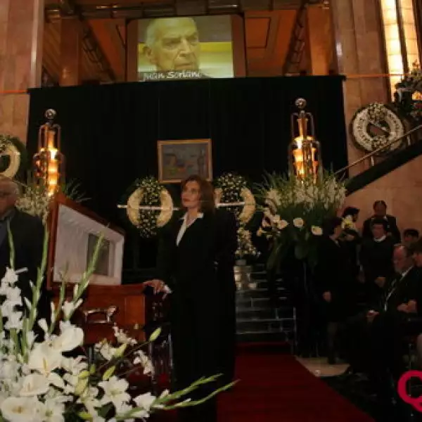 Carlos Monsivais, Ángeles Mastretta