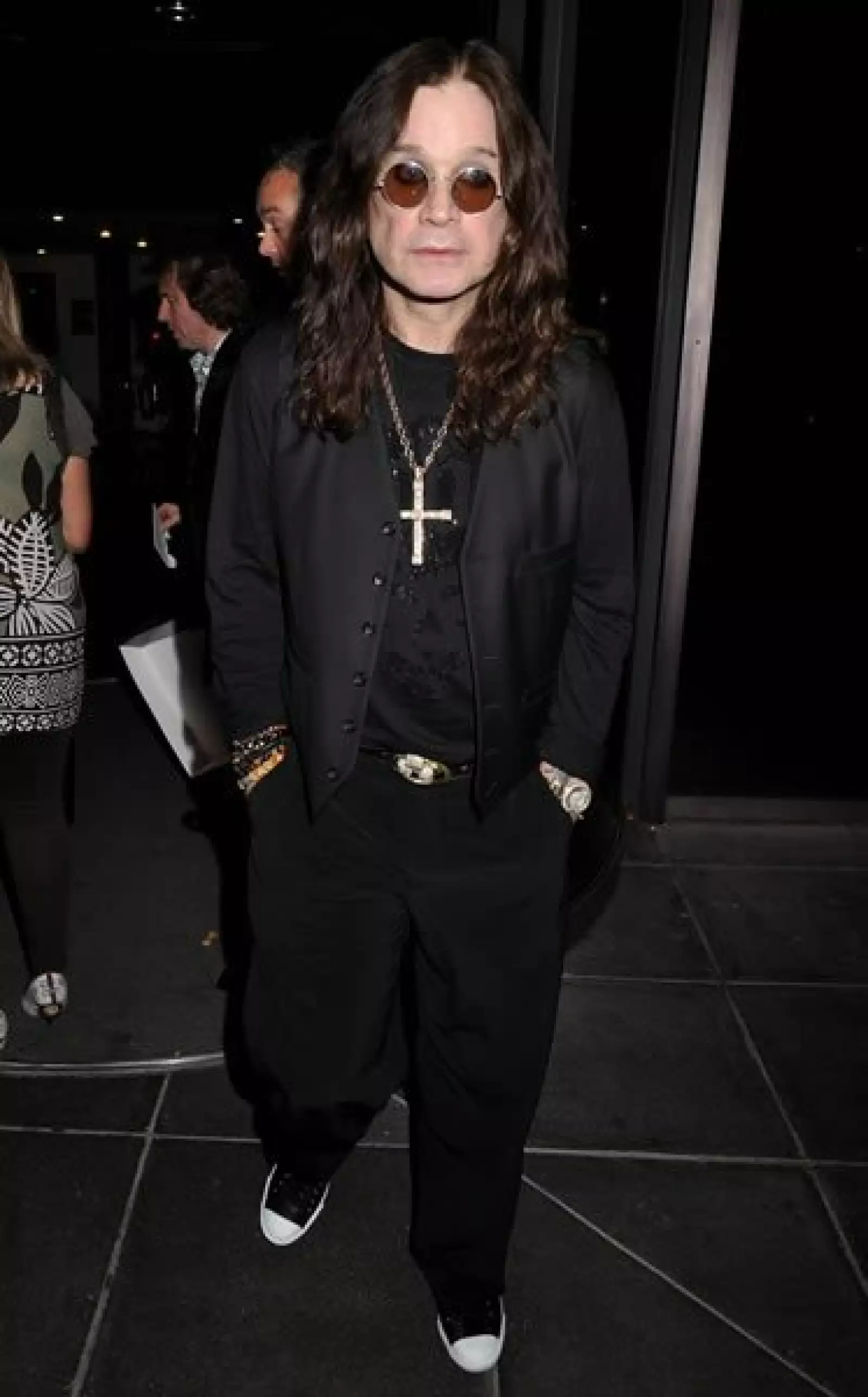 En su carrera de más de 40 años de cantante y compositor, Ozzy Osbourne, ha sido visto como un `loco´ por sus actitudes y su look no lo ha ayudado mucho. Él y su familia han acaparado críticas y miradas.