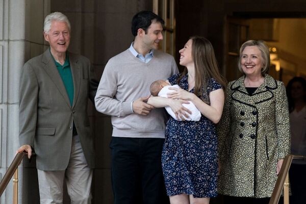 Los Clinton abuelos por tercera vez 1.jpg