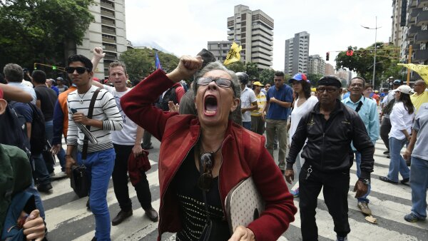 La oposición venezolana organizó marchas para presionar a las autoridades electorales y convoquen a un referendo para remover de la presidencia a Nicolás Maduro.