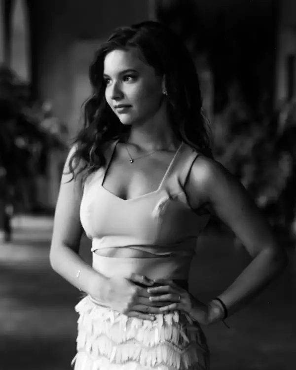 instagram @helloimcarla.a