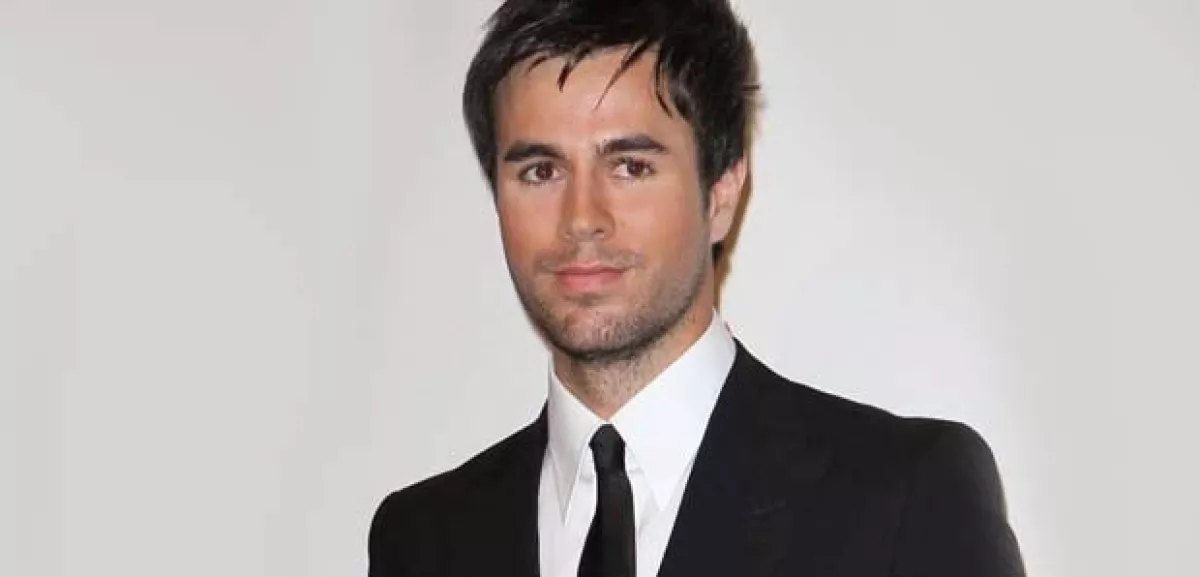 El español se dice hogareño, por lo que casi no asiste a fiestas.