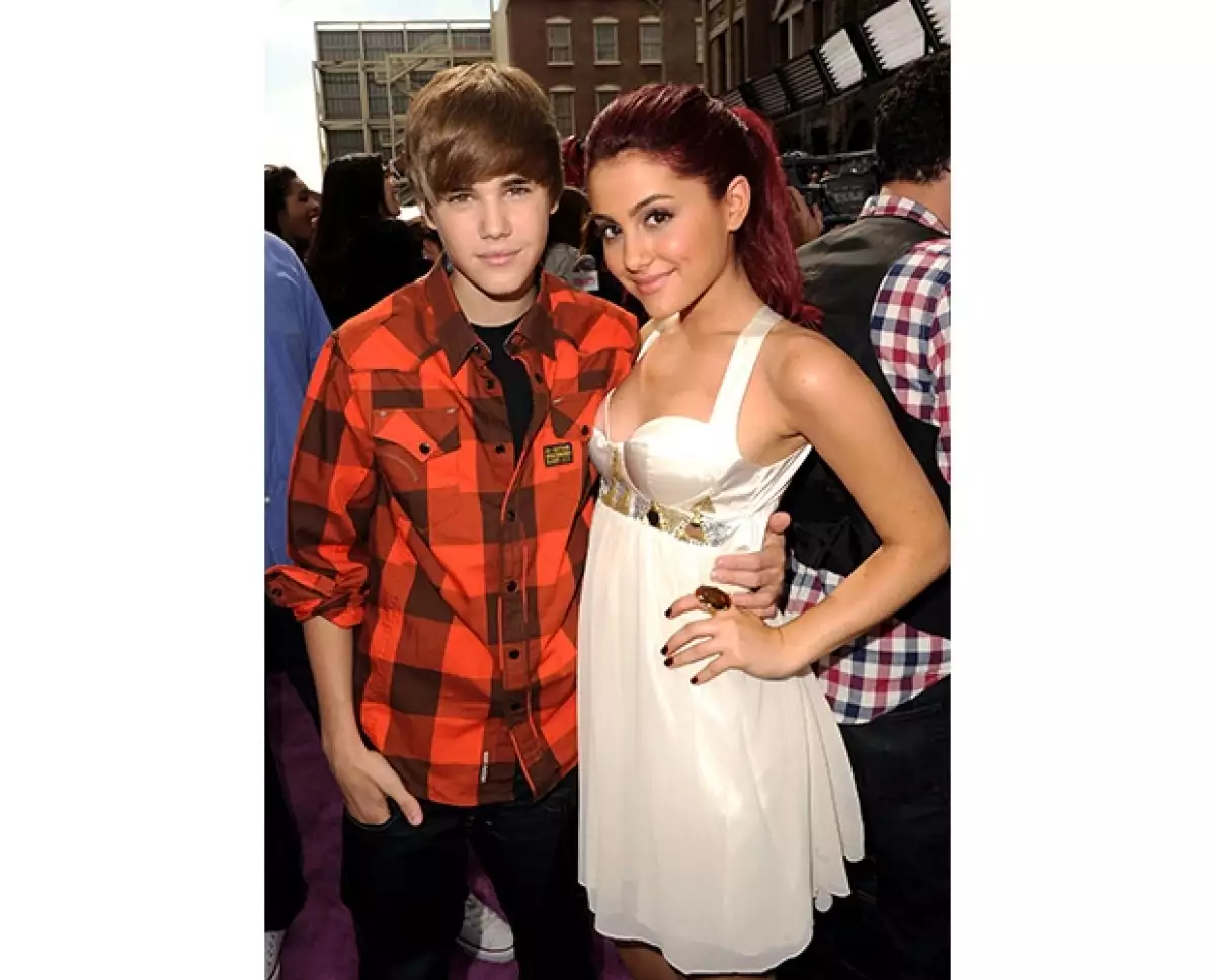 Justin y Ariana se conocen desde hace tiempo, es por eso que Justin decidió invitarla a abrir uno de sus conciertos.