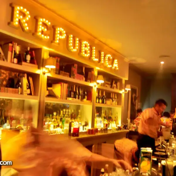 Apertura de República