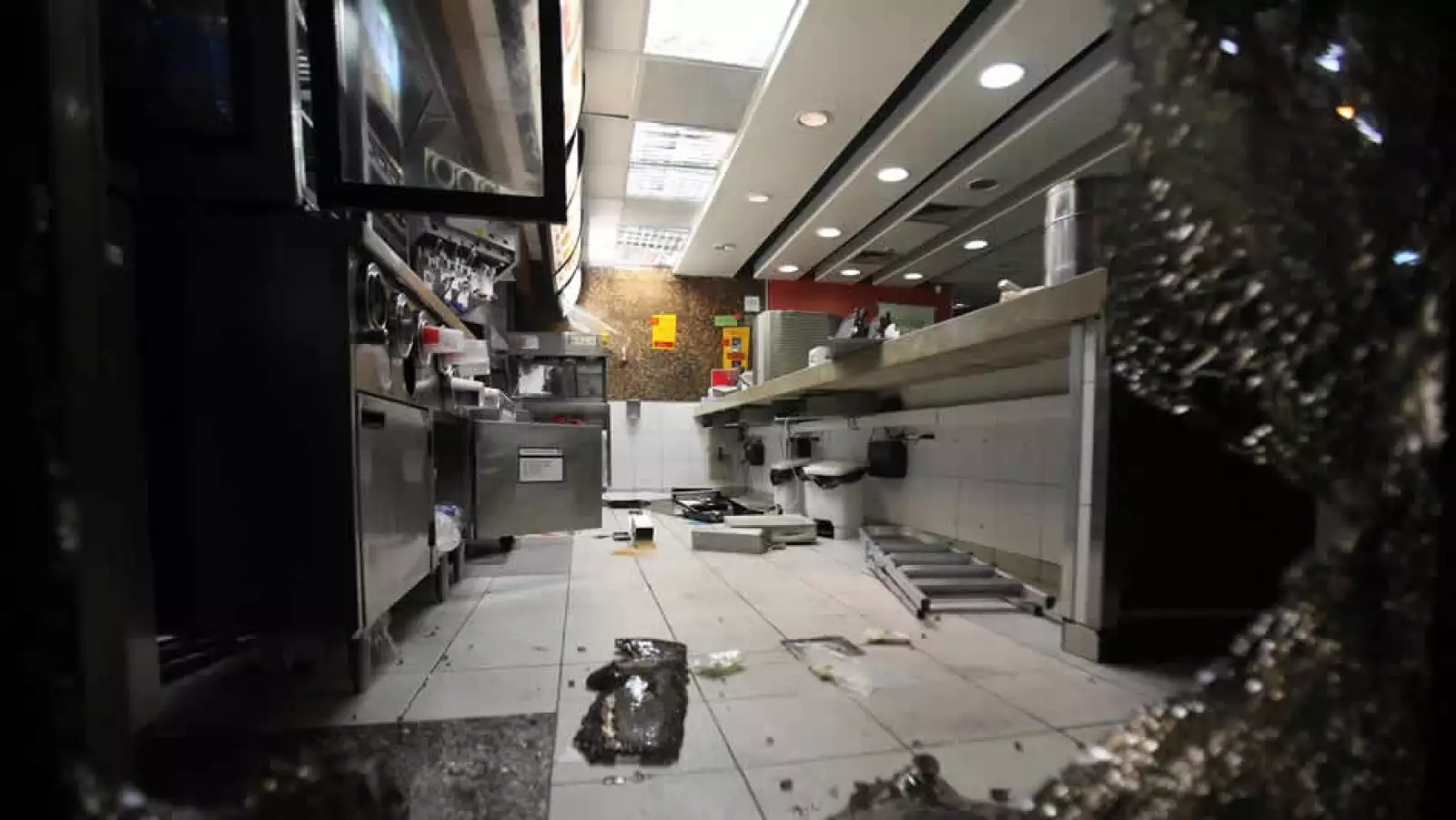interior de un local de mcdonalds