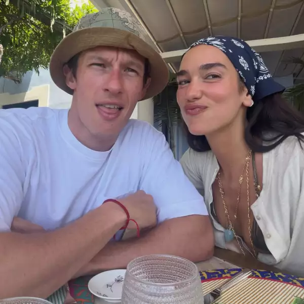 Luna de miel de Dua Lipa y Callum Turner en el sur de Italia