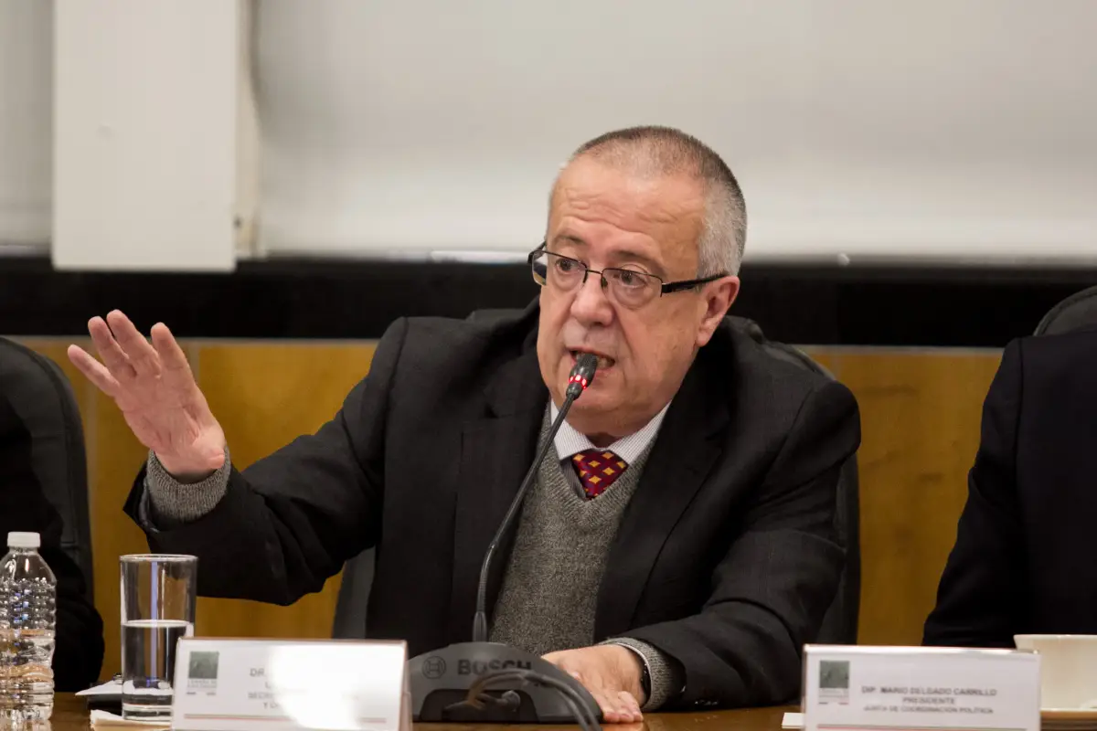 Carlos Urzúa