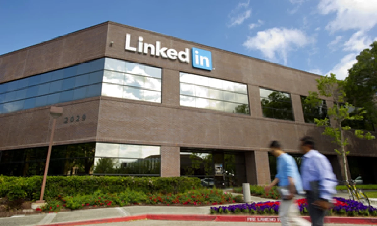 LinkedIn dijo que más de 200 universidades ya usan su nueva herramienta. (Foto: AP)