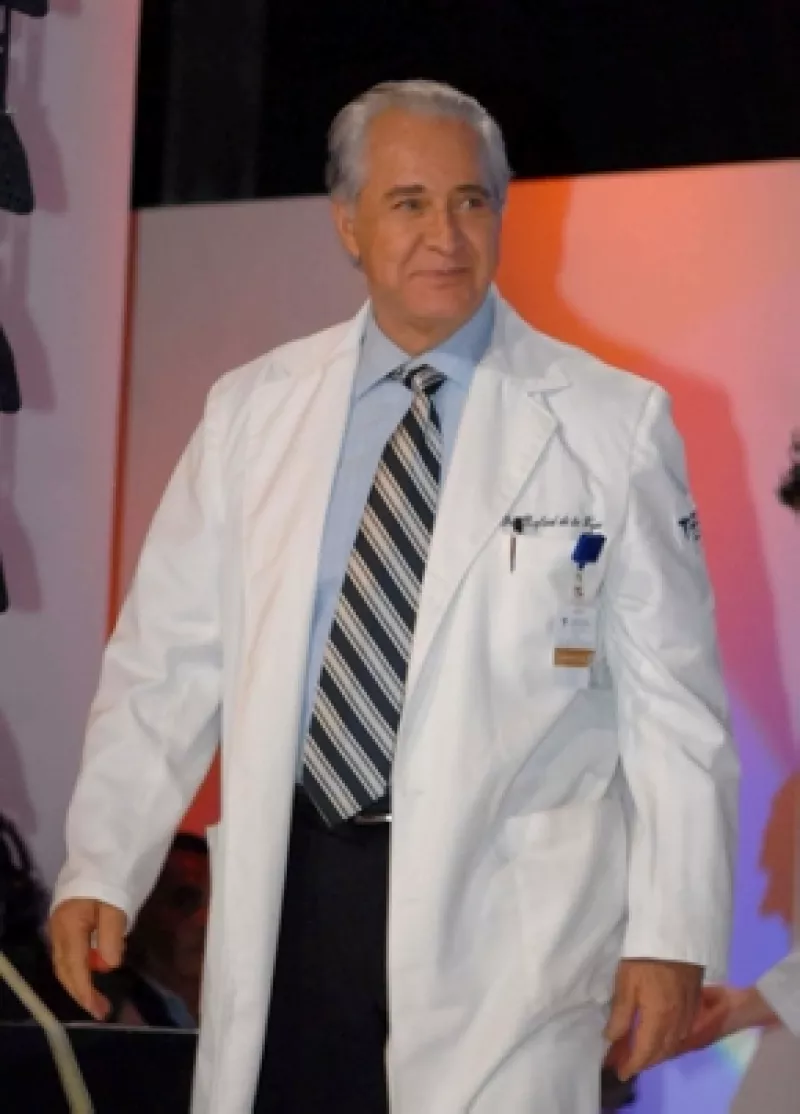 Luego de algunas críticas que atacaron a la telenovela al llamarla poco realista, el actor salió en su defensa, pues considera que estas historias también son necesarias.