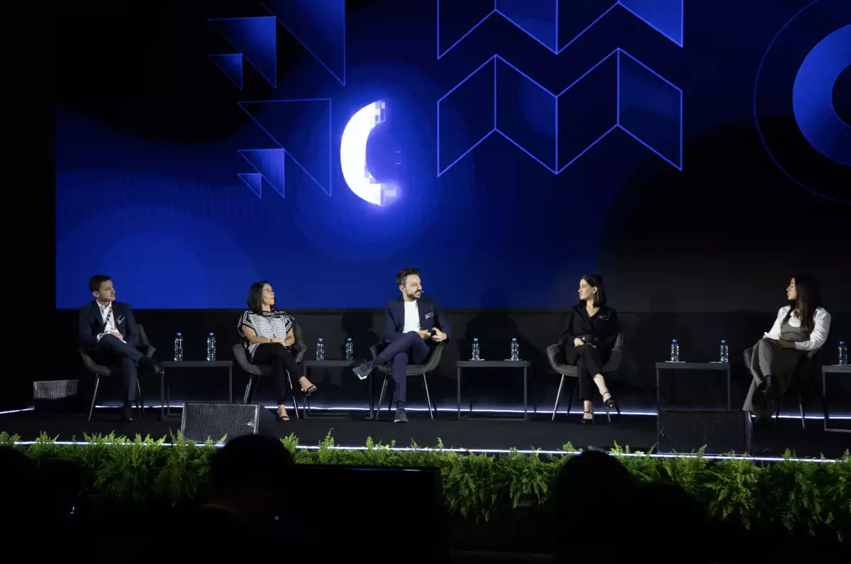 Voceros de Enel México, HSBC, Microsoft y Llorente y Cuenca durante el Expansion-Summit-2023