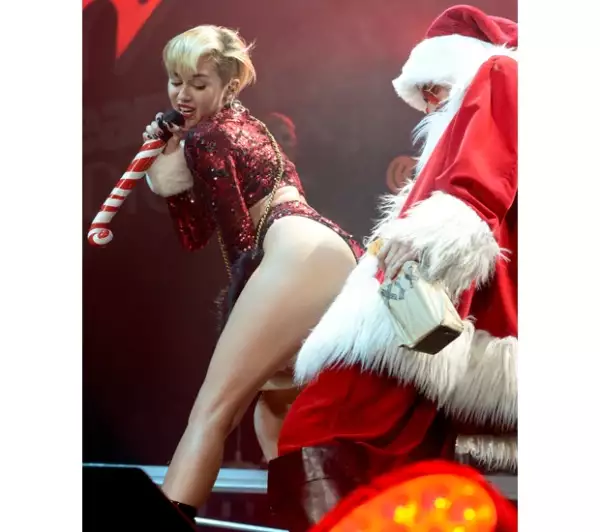 La cantante volvió a hacer de las suyas en un reciente concierto de navidad.