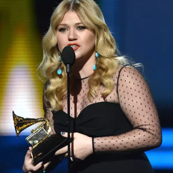 Kelly Clarkson.