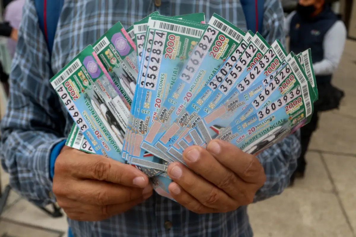 Compra de boletos de la Lotería del Avión Presidencial