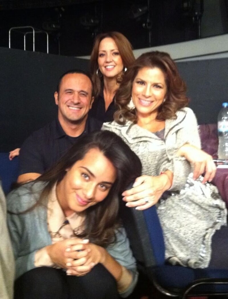 Aquí con sus compañeras Andrea Legarreta y Esme Pimentel.
