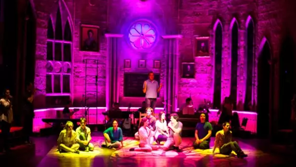 En exclusiva para Quién el productor Omar Catalán nos presentó parte de los ensayos de la obra de teatro que actualmente se exhibe en el teatro San Jerónimo.