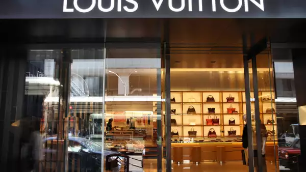 fachada de tienda Louis Vuitton