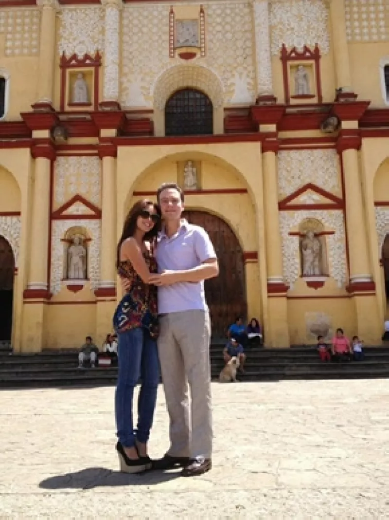 La cantante y el gobernador electo de Chiapas estuvieron hace unos días en San Cristóbal y compartieron fotos donde se ve la catedral como fondo.
