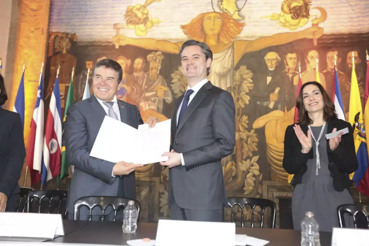 Juan Díaz de la Torre y el secretario Aurelio Nuño.