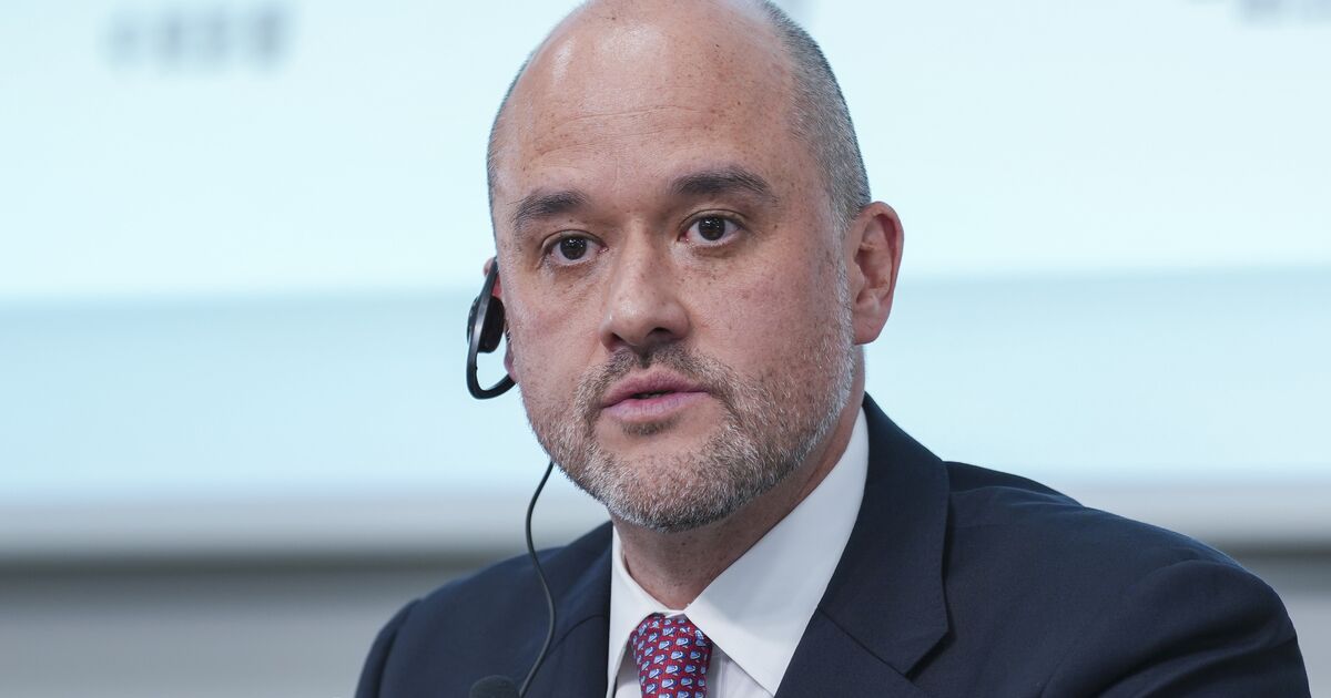 NISSAN VUELVE A GANANCIAS; ESPINOSA RESPIRA