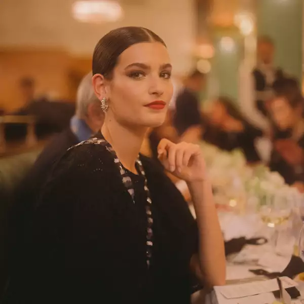 07_Alma_JODOROWSKY_CHANEL_Metiers_d_art_Show_2019_20_1_07.jpg