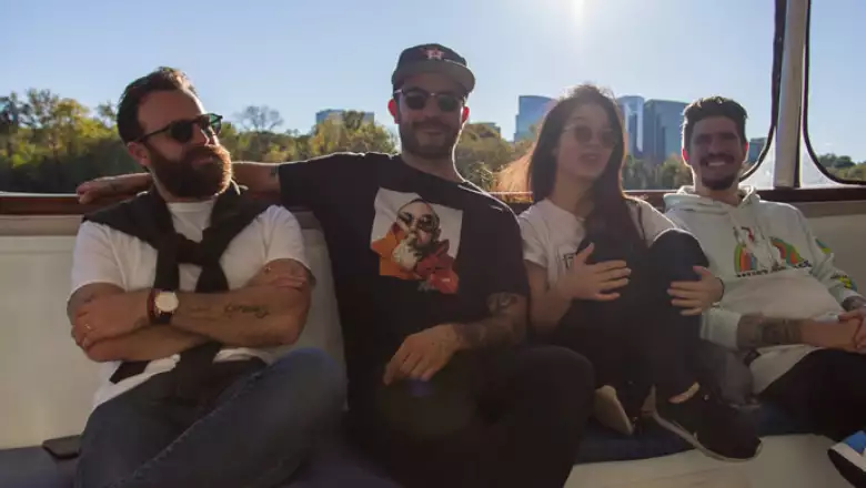 Recorrimos el legendario río Potomac en un bote, una de las aventuras más divertidas durante la experiencia.