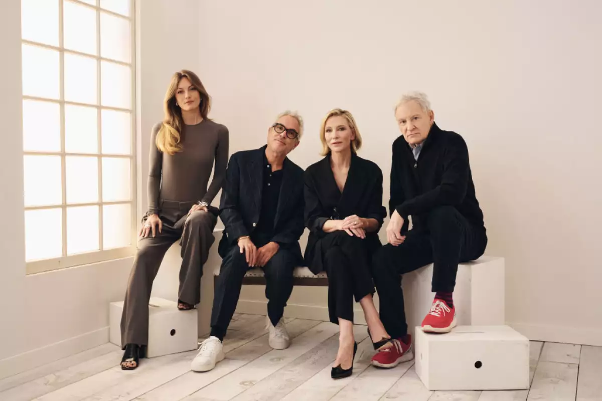 Alfonso Cuarón con el cast de Disclaimer