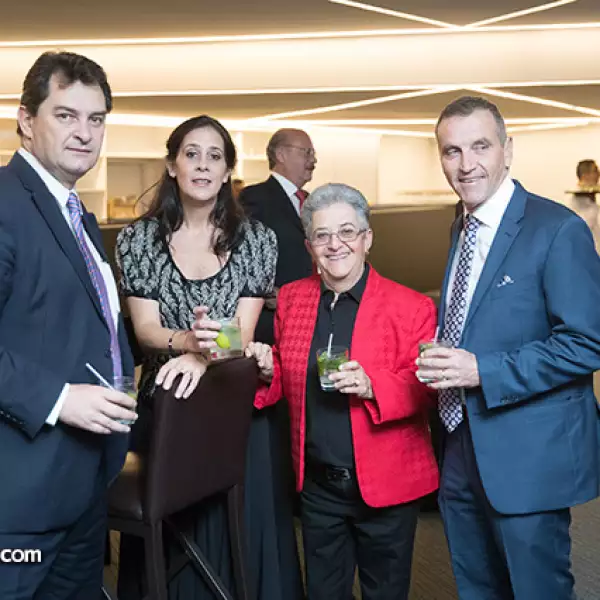 Alberto Pnzanelli y Mónica López Negrete con Regina y Daniel Salomón