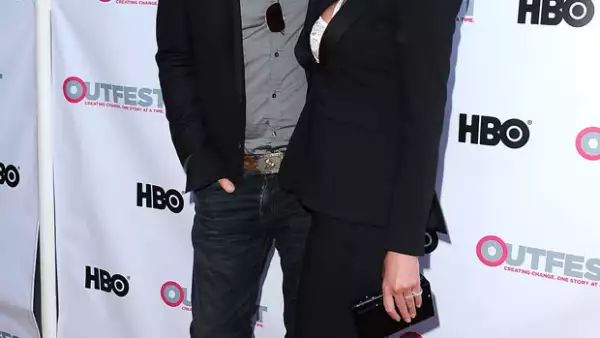 Aunque la actriz ya es mamá de dos niñas, a quienes adoptó, es ahora que espera a su primer hijo biológico con su esposo Josh Kelley.