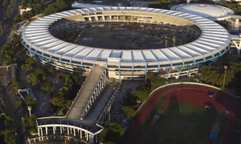 Una huelga crearía problemas para que el estadio esté listo a tiempo para la Copa de Confederaciones. (Foto: AP)