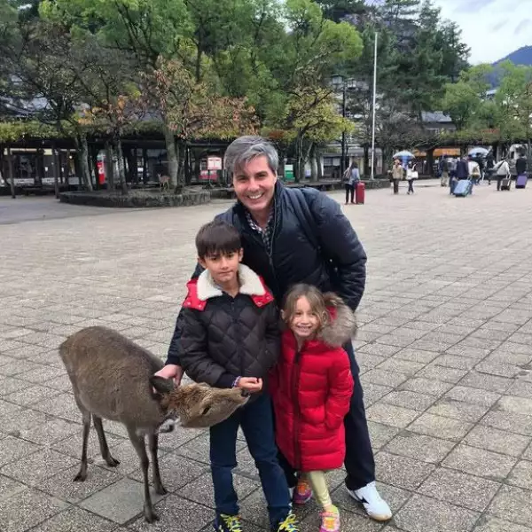 ¡Sorpresa! Julian, Ginger y Ernesto tuvieron un invitado en la foto.