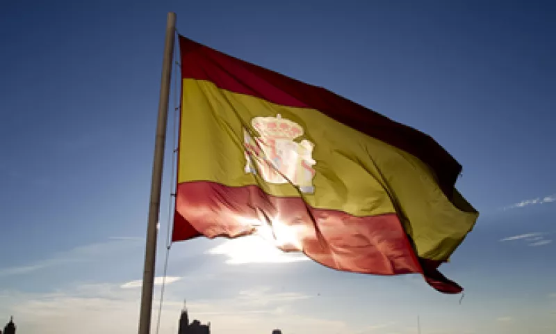 La semana pasada S&P rebajó la calificación de España en dos escalones a BBB-, apenas arriba del territorio basura. (Foto: AP)