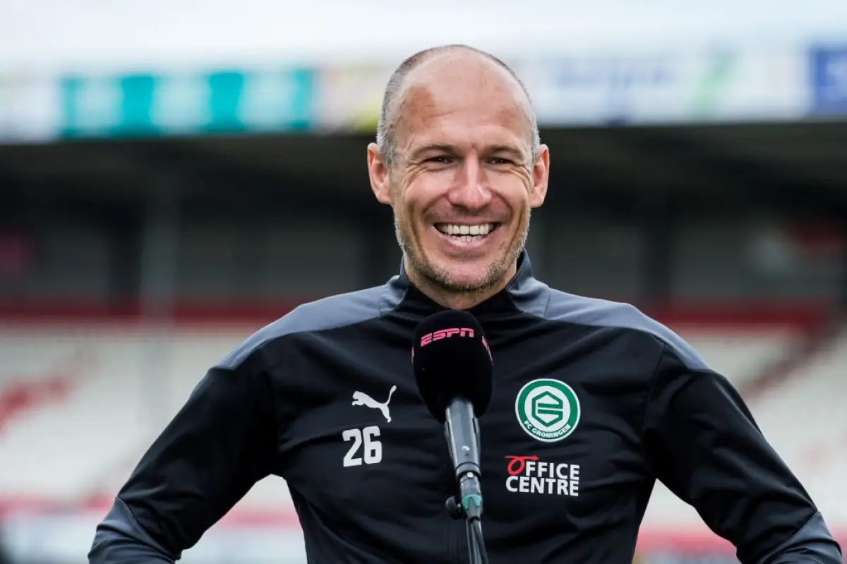 No era penal: Arjen Robben se retira del fútbol 