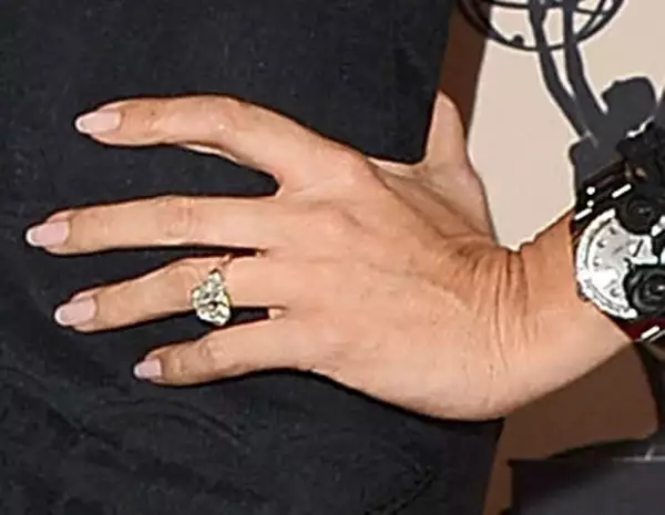 Este es el anillo de compromiso de Sofía. ¿Te gusta?
