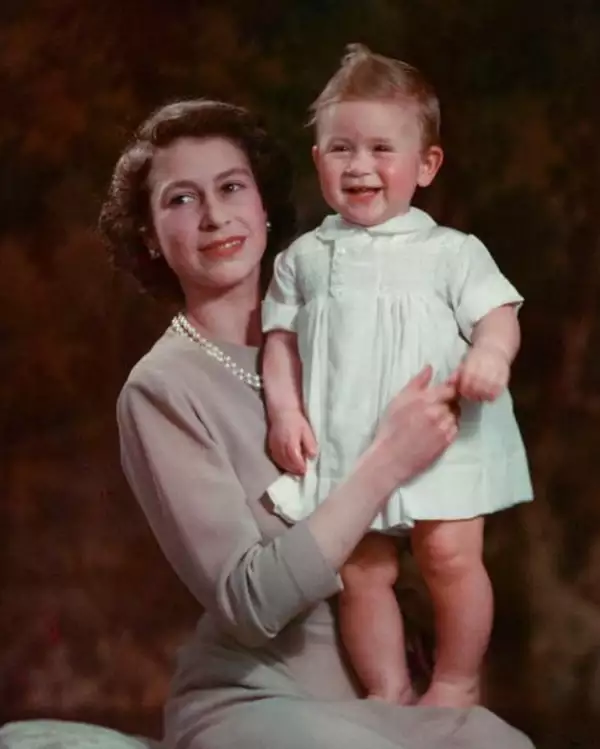 Rey Carlos III celebra el primer Día de las Madres en Reino Unido sin la reina Isabel II