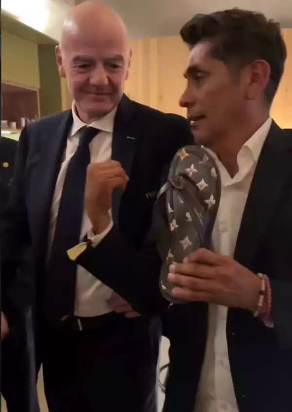 jorge-campos-infantino-chanclas.jpg
