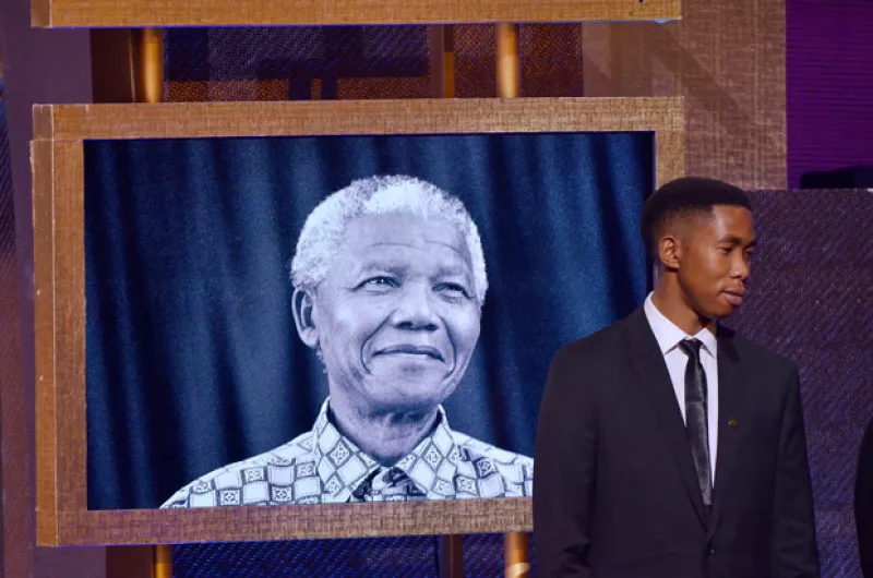 Mbuso Mandela, de 24 años, es culpado de haber abusado de una joven de 15 años adentro de un baño en el sur de África.