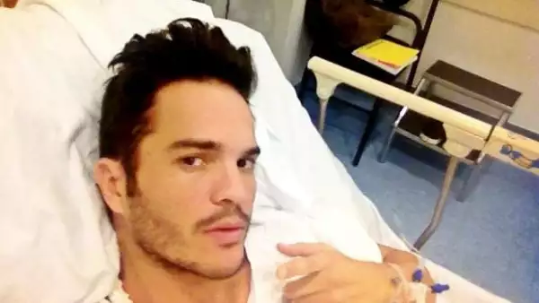 El director de cine dio detalle de su experiencia en urgencias debido a una fuerte infección en el estómago que lo dejó hospitalizado ayer por la tarde y en plena semana de estreno de su película.