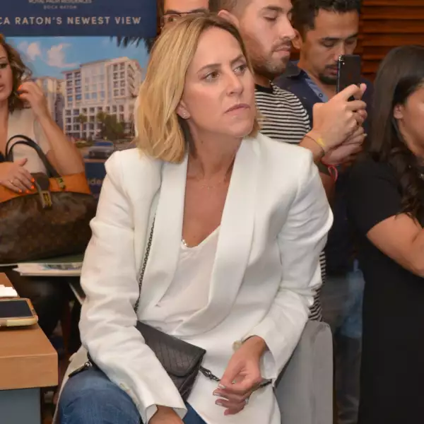 Compañia Saddy Abaunza