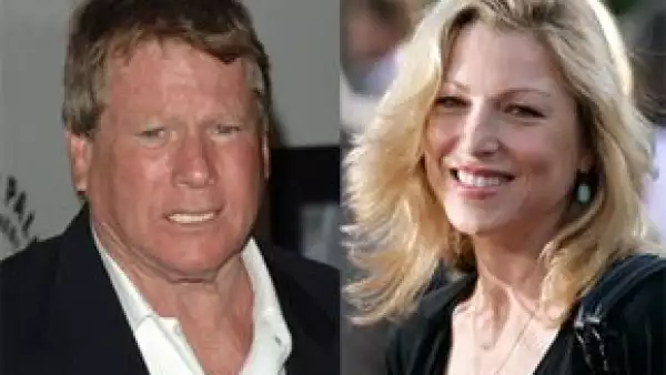 Durante el funeral de Farrah Fawcett y creyendo que se trataba de una `sueca desconocida`,  el actor propuso a su hija Tatum ir a tomar una copa y le preguntó si traía coche.