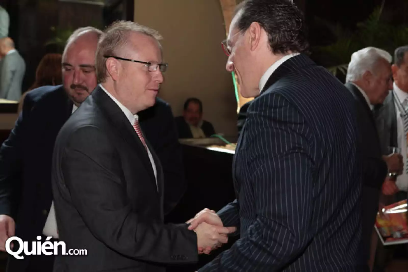 Carlos Fernandez,Abraham Bleyer