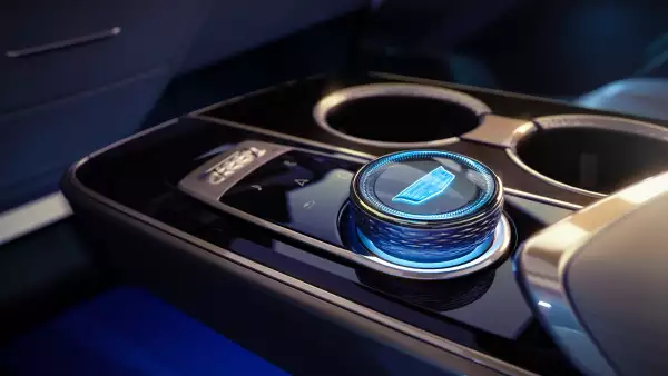 Cadillac Lyric consola.jpg