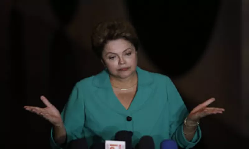 La presidenta de Brasil Dilma Rousseff, enfrenta un difícil inicio de mandato debido al escándalo de corrupción que implica  más de 50 millones de dólares en sobornos. (Foto: Reuters )