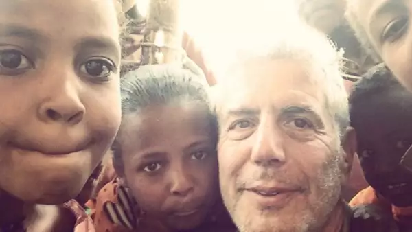 A la mesa con desconocidos